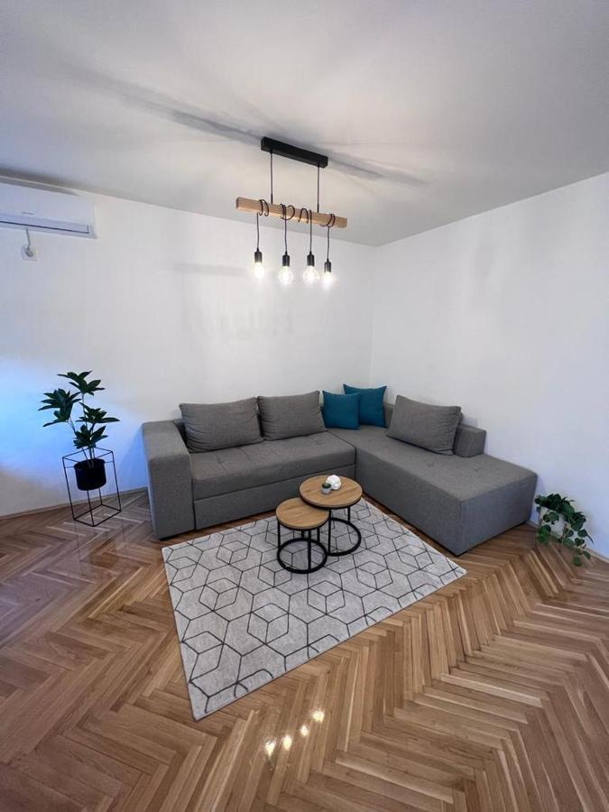 Sari City Center Apartment Нови-Сад Экстерьер фото
